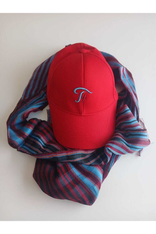 Kırmızı Renk Logolu Şapka ve Fular Set