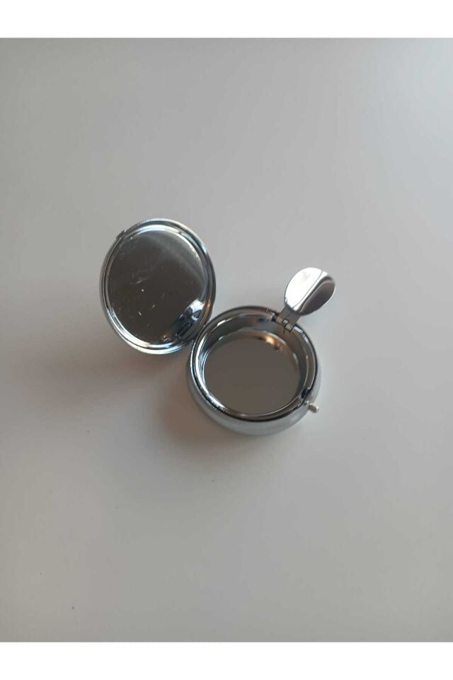 Klasik Desenli Kilit Sistemli Yuvarlak Metal Cep Küllüğü